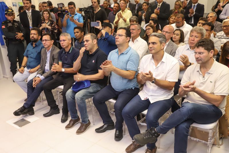 Ato de inauguração da Superintendência Executiva da Caixa Econômica Federal de Santarém. <div class='credito_fotos'>Foto: Marco Santos / Ag. Pará | <a href='/midias/2020/originais/5970_e3239d6c-b8ae-2108-27f6-50bdcf1cbaf9.jpg' download><i class='fa-solid fa-download'></i> Download</a></div>