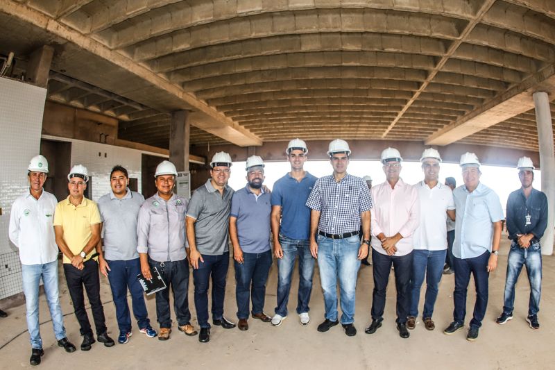 No segundo dia de visitas a região da Calha Norte, o governador do Estado, Helder Barbalho, junto com a comitiva do governo, reuniu com moradores de Juruti, entregou viaturas e visitou obras em Santarém. Ele confirmou que, tanto o ginásio, quanto o terminal hidroviário de Santarém, serão entregues ainda no primeiros semestre deste ano. <div class='credito_fotos'>Foto: Marco Santos / Ag. Pará | <a href='/midias/2020/originais/5973_38fd185d-861e-1734-294a-f853b89fe43c.jpg' download><i class='fa-solid fa-download'></i> Download</a></div>