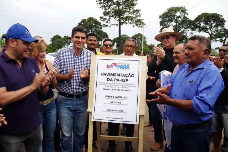 Governo do Estado entrega à população a primeira etapa do asfalto da rodovia PA-429, em Curuá. <div class='credito_fotos'>Foto: Bruno Cecim / Ag.Pará | <a href='/midias/2020/originais/5974_0403f020-ede6-da9b-e93b-b6fd940e6d69.jpg' download><i class='fa-solid fa-download'></i> Download</a></div>