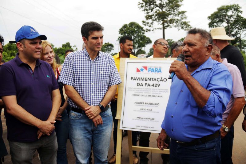 Governo do Estado entrega à população a primeira etapa do asfalto da rodovia PA-429, em Curuá. <div class='credito_fotos'>Foto: Bruno Cecim / Ag.Pará | <a href='/midias/2020/originais/5974_28487b4f-a5a7-5fbf-c42f-19f2533d3d8c.jpg' download><i class='fa-solid fa-download'></i> Download</a></div>