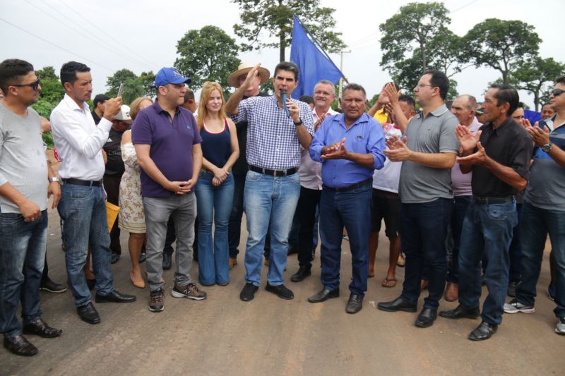 Governo do Estado entrega à população a primeira etapa do asfalto da rodovia PA-429, em Curuá. <div class='credito_fotos'>Foto: Bruno Cecim / Ag.Pará | <a href='/midias/2020/originais/5974_39b75c4a-515a-a84f-83bc-9d8f6bf17c12.jpg' download><i class='fa-solid fa-download'></i> Download</a></div>