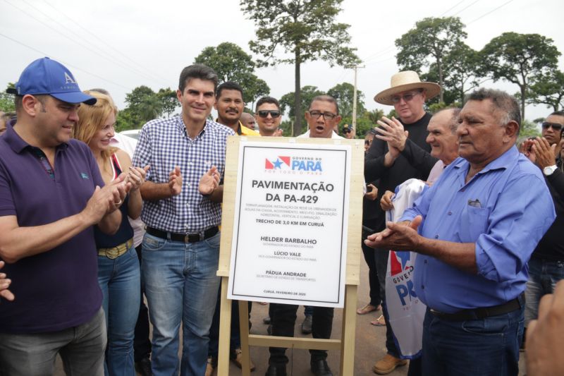 Governo do Estado entrega à população a primeira etapa do asfalto da rodovia PA-429, em Curuá. <div class='credito_fotos'>Foto: Bruno Cecim / Ag.Pará | <a href='/midias/2020/originais/5974_7a751bd7-d89d-f3f4-3758-70c3896056a5.jpg' download><i class='fa-solid fa-download'></i> Download</a></div>
