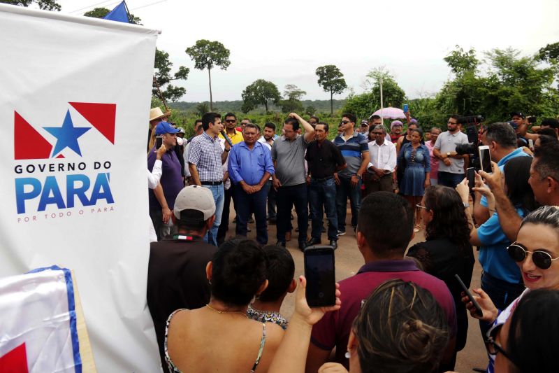 Governo do Estado entrega à população a primeira etapa do asfalto da rodovia PA-429, em Curuá. <div class='credito_fotos'>Foto: Bruno Cecim / Ag.Pará | <a href='/midias/2020/originais/5974_7de40472-2e0b-4069-704d-8d089040c160.jpg' download><i class='fa-solid fa-download'></i> Download</a></div>
