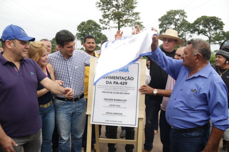 Governo do Estado entrega à população a primeira etapa do asfalto da rodovia PA-429, em Curuá. <div class='credito_fotos'>Foto: Bruno Cecim / Ag.Pará | <a href='/midias/2020/originais/5974_ef5c3c57-c4c9-5334-4cd1-d0f3835ada02.jpg' download><i class='fa-solid fa-download'></i> Download</a></div>