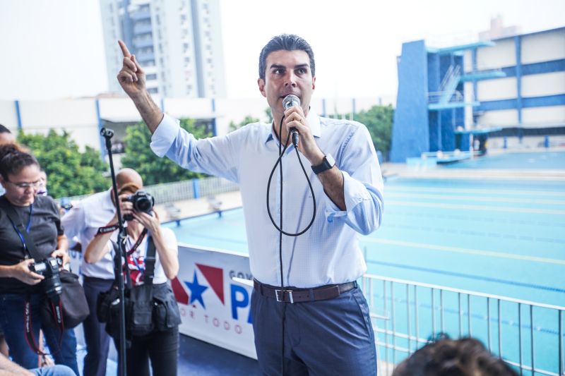 m dos mais importantes complexos esportivos da região e berço dos atletas paraenses, o Parque Aquático da Universidade do Estado do Pará (Uepa), foi reaberto nesta segunda-feira (10), em cerimônia presidida pelo governador do Estado, Helder Barbalho, e pelo reitor da Uepa, Rubens Cardoso. Há 3 anos, o espaço fechou para obras. A Universidade aguardava um recurso federal para execução dos serviços, mas no ano passado, a gestão atual retomou as obras com recursos próprios. Um investimento do tesouro Estadual de mais de R$ 2,4 milhões para devolver ao Estado o complexo. <div class='credito_fotos'>Foto: Marco Santos / Ag. Pará | <a href='/midias/2020/originais/5978_1def1fb1-b1bf-a643-dedb-fbba6e0e3ece.jpg' download><i class='fa-solid fa-download'></i> Download</a></div>