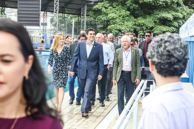 m dos mais importantes complexos esportivos da região e berço dos atletas paraenses, o Parque Aquático da Universidade do Estado do Pará (Uepa), foi reaberto nesta segunda-feira (10), em cerimônia presidida pelo governador do Estado, Helder Barbalho, e pelo reitor da Uepa, Rubens Cardoso. Há 3 anos, o espaço fechou para obras. A Universidade aguardava um recurso federal para execução dos serviços, mas no ano passado, a gestão atual retomou as obras com recursos próprios. Um investimento do tesouro Estadual de mais de R$ 2,4 milhões para devolver ao Estado o complexo. <div class='credito_fotos'>Foto: Marco Santos / Ag. Pará | <a href='/midias/2020/originais/5978_2858315a-72db-1784-261f-e891384c1c67.jpg' download><i class='fa-solid fa-download'></i> Download</a></div>