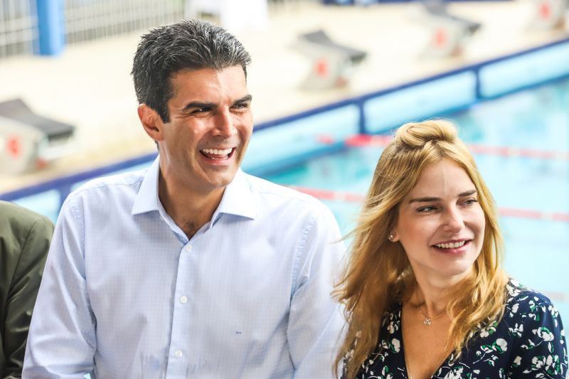 m dos mais importantes complexos esportivos da região e berço dos atletas paraenses, o Parque Aquático da Universidade do Estado do Pará (Uepa), foi reaberto nesta segunda-feira (10), em cerimônia presidida pelo governador do Estado, Helder Barbalho, e pelo reitor da Uepa, Rubens Cardoso. Há 3 anos, o espaço fechou para obras. A Universidade aguardava um recurso federal para execução dos serviços, mas no ano passado, a gestão atual retomou as obras com recursos próprios. Um investimento do tesouro Estadual de mais de R$ 2,4 milhões para devolver ao Estado o complexo. <div class='credito_fotos'>Foto: Marco Santos / Ag. Pará | <a href='/midias/2020/originais/5978_39701ef6-d326-2571-f29e-b41c3955e3fb.jpg' download><i class='fa-solid fa-download'></i> Download</a></div>