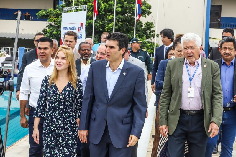 m dos mais importantes complexos esportivos da região e berço dos atletas paraenses, o Parque Aquático da Universidade do Estado do Pará (Uepa), foi reaberto nesta segunda-feira (10), em cerimônia presidida pelo governador do Estado, Helder Barbalho, e pelo reitor da Uepa, Rubens Cardoso. Há 3 anos, o espaço fechou para obras. A Universidade aguardava um recurso federal para execução dos serviços, mas no ano passado, a gestão atual retomou as obras com recursos próprios. Um investimento do tesouro Estadual de mais de R$ 2,4 milhões para devolver ao Estado o complexo. <div class='credito_fotos'>Foto: Marco Santos / Ag. Pará | <a href='/midias/2020/originais/5978_411ec41c-550b-fa55-ef1e-54e394dc38b7.jpg' download><i class='fa-solid fa-download'></i> Download</a></div>