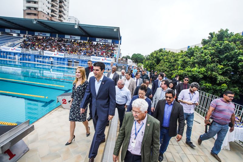 m dos mais importantes complexos esportivos da região e berço dos atletas paraenses, o Parque Aquático da Universidade do Estado do Pará (Uepa), foi reaberto nesta segunda-feira (10), em cerimônia presidida pelo governador do Estado, Helder Barbalho, e pelo reitor da Uepa, Rubens Cardoso. Há 3 anos, o espaço fechou para obras. A Universidade aguardava um recurso federal para execução dos serviços, mas no ano passado, a gestão atual retomou as obras com recursos próprios. Um investimento do tesouro Estadual de mais de R$ 2,4 milhões para devolver ao Estado o complexo. <div class='credito_fotos'>Foto: Marco Santos / Ag. Pará | <a href='/midias/2020/originais/5978_4577fb2f-a9b0-d378-e8b9-23291279cdfa.jpg' download><i class='fa-solid fa-download'></i> Download</a></div>