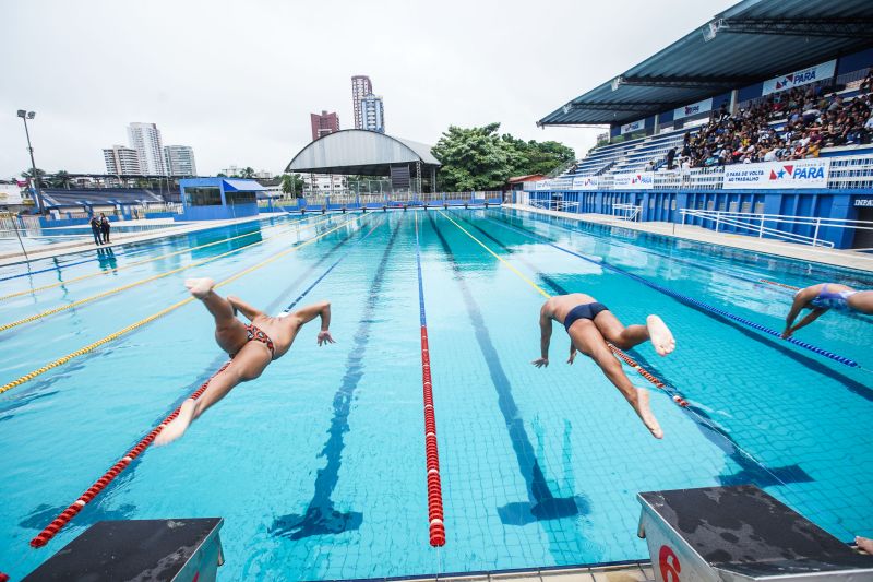 m dos mais importantes complexos esportivos da região e berço dos atletas paraenses, o Parque Aquático da Universidade do Estado do Pará (Uepa), foi reaberto nesta segunda-feira (10), em cerimônia presidida pelo governador do Estado, Helder Barbalho, e pelo reitor da Uepa, Rubens Cardoso. Há 3 anos, o espaço fechou para obras. A Universidade aguardava um recurso federal para execução dos serviços, mas no ano passado, a gestão atual retomou as obras com recursos próprios. Um investimento do tesouro Estadual de mais de R$ 2,4 milhões para devolver ao Estado o complexo. <div class='credito_fotos'>Foto: Marco Santos / Ag. Pará | <a href='/midias/2020/originais/5978_573a45cf-ce36-a7d3-fcfd-1861d827b02c.jpg' download><i class='fa-solid fa-download'></i> Download</a></div>