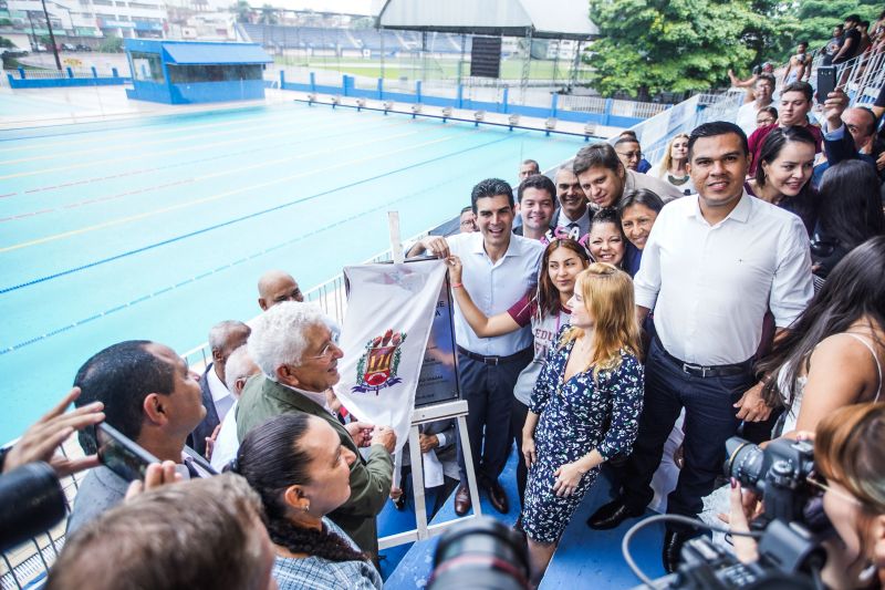 m dos mais importantes complexos esportivos da região e berço dos atletas paraenses, o Parque Aquático da Universidade do Estado do Pará (Uepa), foi reaberto nesta segunda-feira (10), em cerimônia presidida pelo governador do Estado, Helder Barbalho, e pelo reitor da Uepa, Rubens Cardoso. Há 3 anos, o espaço fechou para obras. A Universidade aguardava um recurso federal para execução dos serviços, mas no ano passado, a gestão atual retomou as obras com recursos próprios. Um investimento do tesouro Estadual de mais de R$ 2,4 milhões para devolver ao Estado o complexo. <div class='credito_fotos'>Foto: Marco Santos / Ag. Pará | <a href='/midias/2020/originais/5978_57869070-e4a2-9d9b-cfb2-46591ece4166.jpg' download><i class='fa-solid fa-download'></i> Download</a></div>