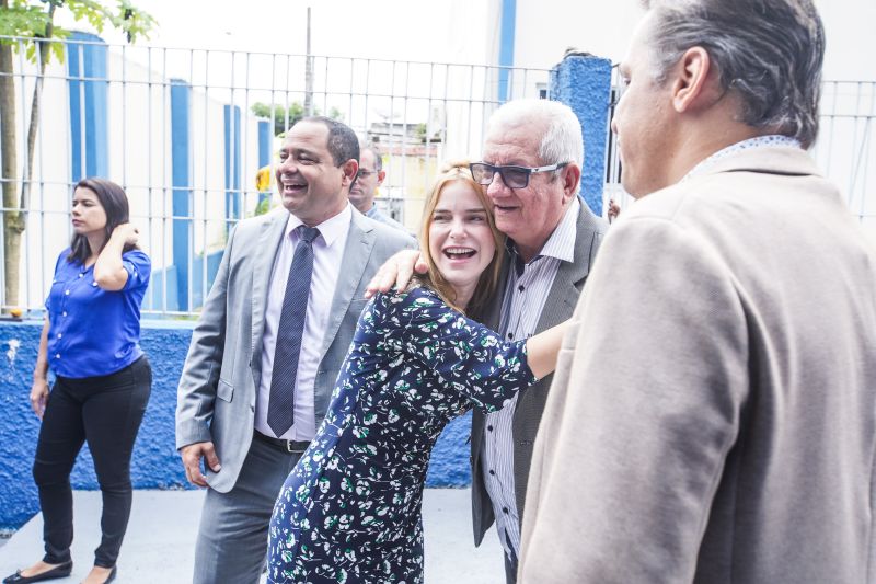 m dos mais importantes complexos esportivos da região e berço dos atletas paraenses, o Parque Aquático da Universidade do Estado do Pará (Uepa), foi reaberto nesta segunda-feira (10), em cerimônia presidida pelo governador do Estado, Helder Barbalho, e pelo reitor da Uepa, Rubens Cardoso. Há 3 anos, o espaço fechou para obras. A Universidade aguardava um recurso federal para execução dos serviços, mas no ano passado, a gestão atual retomou as obras com recursos próprios. Um investimento do tesouro Estadual de mais de R$ 2,4 milhões para devolver ao Estado o complexo. <div class='credito_fotos'>Foto: Marco Santos / Ag. Pará | <a href='/midias/2020/originais/5978_652b761d-dfdf-9fac-ee5a-b6df1c0d0ddd.jpg' download><i class='fa-solid fa-download'></i> Download</a></div>