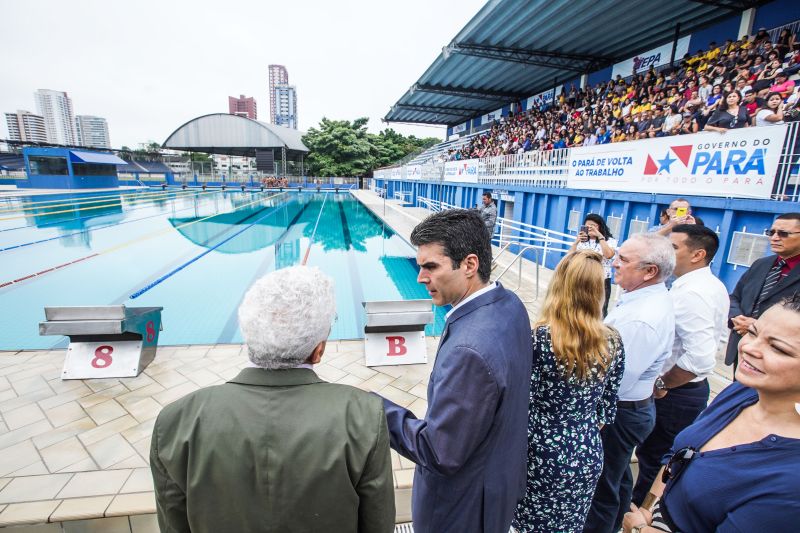 m dos mais importantes complexos esportivos da região e berço dos atletas paraenses, o Parque Aquático da Universidade do Estado do Pará (Uepa), foi reaberto nesta segunda-feira (10), em cerimônia presidida pelo governador do Estado, Helder Barbalho, e pelo reitor da Uepa, Rubens Cardoso. Há 3 anos, o espaço fechou para obras. A Universidade aguardava um recurso federal para execução dos serviços, mas no ano passado, a gestão atual retomou as obras com recursos próprios. Um investimento do tesouro Estadual de mais de R$ 2,4 milhões para devolver ao Estado o complexo. <div class='credito_fotos'>Foto: Marco Santos / Ag. Pará | <a href='/midias/2020/originais/5978_6abd2e2f-999f-5cdf-3c89-5b0fb68036b8.jpg' download><i class='fa-solid fa-download'></i> Download</a></div>