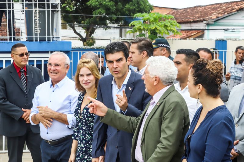 m dos mais importantes complexos esportivos da região e berço dos atletas paraenses, o Parque Aquático da Universidade do Estado do Pará (Uepa), foi reaberto nesta segunda-feira (10), em cerimônia presidida pelo governador do Estado, Helder Barbalho, e pelo reitor da Uepa, Rubens Cardoso. Há 3 anos, o espaço fechou para obras. A Universidade aguardava um recurso federal para execução dos serviços, mas no ano passado, a gestão atual retomou as obras com recursos próprios. Um investimento do tesouro Estadual de mais de R$ 2,4 milhões para devolver ao Estado o complexo. <div class='credito_fotos'>Foto: Marco Santos / Ag. Pará | <a href='/midias/2020/originais/5978_6d211738-e7d9-8e12-380e-86bdfe892fa0.jpg' download><i class='fa-solid fa-download'></i> Download</a></div>