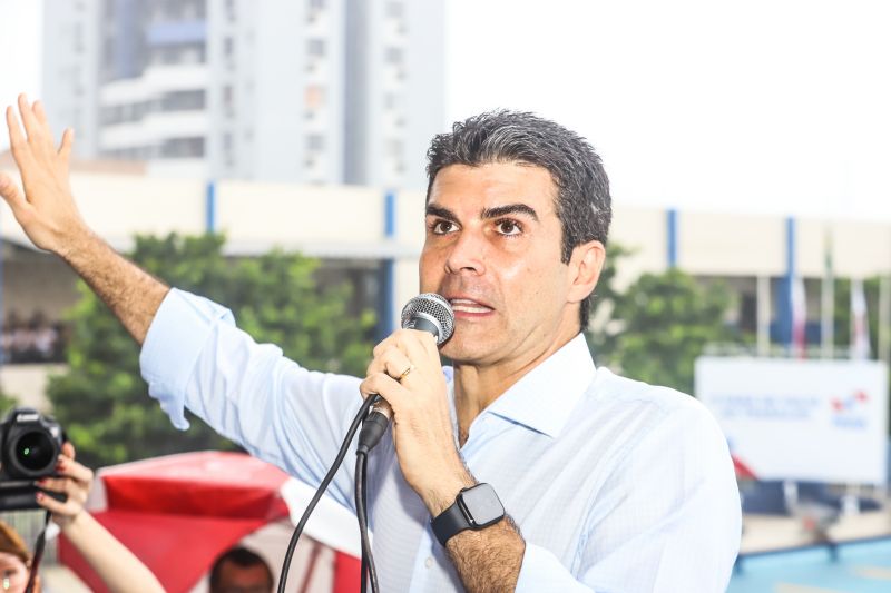m dos mais importantes complexos esportivos da região e berço dos atletas paraenses, o Parque Aquático da Universidade do Estado do Pará (Uepa), foi reaberto nesta segunda-feira (10), em cerimônia presidida pelo governador do Estado, Helder Barbalho, e pelo reitor da Uepa, Rubens Cardoso. Há 3 anos, o espaço fechou para obras. A Universidade aguardava um recurso federal para execução dos serviços, mas no ano passado, a gestão atual retomou as obras com recursos próprios. Um investimento do tesouro Estadual de mais de R$ 2,4 milhões para devolver ao Estado o complexo. <div class='credito_fotos'>Foto: Marco Santos / Ag. Pará | <a href='/midias/2020/originais/5978_6f3aa8e2-fe8c-e103-d896-0667b62c01cd.jpg' download><i class='fa-solid fa-download'></i> Download</a></div>