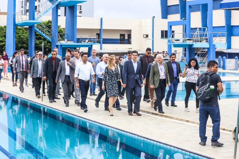 m dos mais importantes complexos esportivos da região e berço dos atletas paraenses, o Parque Aquático da Universidade do Estado do Pará (Uepa), foi reaberto nesta segunda-feira (10), em cerimônia presidida pelo governador do Estado, Helder Barbalho, e pelo reitor da Uepa, Rubens Cardoso. Há 3 anos, o espaço fechou para obras. A Universidade aguardava um recurso federal para execução dos serviços, mas no ano passado, a gestão atual retomou as obras com recursos próprios. Um investimento do tesouro Estadual de mais de R$ 2,4 milhões para devolver ao Estado o complexo. <div class='credito_fotos'>Foto: Marco Santos / Ag. Pará | <a href='/midias/2020/originais/5978_87bd6e6e-5ac3-68e9-7bc2-3a22e78eb5e1.jpg' download><i class='fa-solid fa-download'></i> Download</a></div>