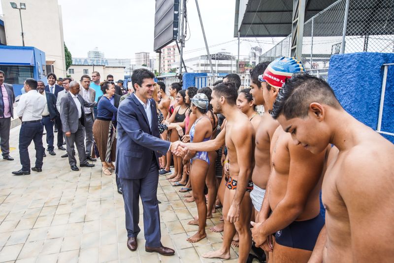 m dos mais importantes complexos esportivos da região e berço dos atletas paraenses, o Parque Aquático da Universidade do Estado do Pará (Uepa), foi reaberto nesta segunda-feira (10), em cerimônia presidida pelo governador do Estado, Helder Barbalho, e pelo reitor da Uepa, Rubens Cardoso. Há 3 anos, o espaço fechou para obras. A Universidade aguardava um recurso federal para execução dos serviços, mas no ano passado, a gestão atual retomou as obras com recursos próprios. Um investimento do tesouro Estadual de mais de R$ 2,4 milhões para devolver ao Estado o complexo. <div class='credito_fotos'>Foto: Marco Santos / Ag. Pará | <a href='/midias/2020/originais/5978_99a78953-52b0-7f49-4a9f-2eb6c0c8a610.jpg' download><i class='fa-solid fa-download'></i> Download</a></div>