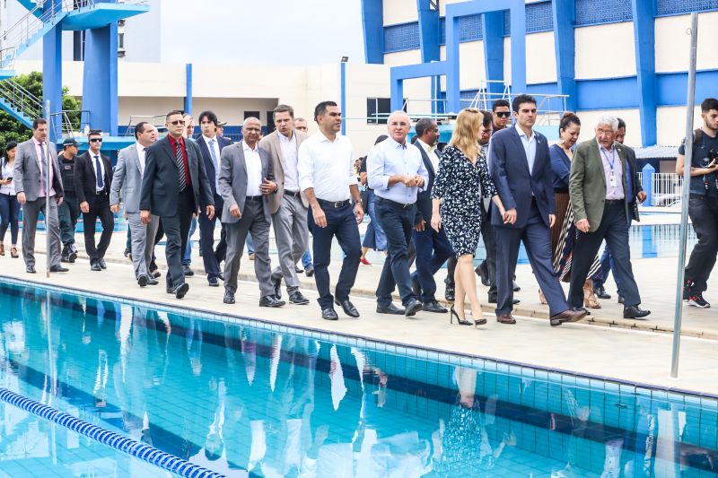 m dos mais importantes complexos esportivos da região e berço dos atletas paraenses, o Parque Aquático da Universidade do Estado do Pará (Uepa), foi reaberto nesta segunda-feira (10), em cerimônia presidida pelo governador do Estado, Helder Barbalho, e pelo reitor da Uepa, Rubens Cardoso. Há 3 anos, o espaço fechou para obras. A Universidade aguardava um recurso federal para execução dos serviços, mas no ano passado, a gestão atual retomou as obras com recursos próprios. Um investimento do tesouro Estadual de mais de R$ 2,4 milhões para devolver ao Estado o complexo. <div class='credito_fotos'>Foto: Marco Santos / Ag. Pará | <a href='/midias/2020/originais/5978_b58e9afe-b5ee-a701-98d2-9f036a8aae5a.jpg' download><i class='fa-solid fa-download'></i> Download</a></div>