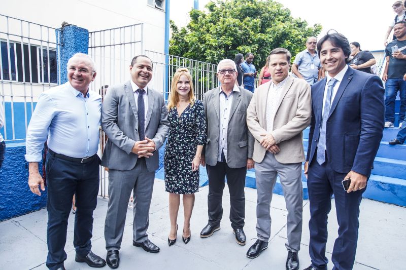 m dos mais importantes complexos esportivos da região e berço dos atletas paraenses, o Parque Aquático da Universidade do Estado do Pará (Uepa), foi reaberto nesta segunda-feira (10), em cerimônia presidida pelo governador do Estado, Helder Barbalho, e pelo reitor da Uepa, Rubens Cardoso. Há 3 anos, o espaço fechou para obras. A Universidade aguardava um recurso federal para execução dos serviços, mas no ano passado, a gestão atual retomou as obras com recursos próprios. Um investimento do tesouro Estadual de mais de R$ 2,4 milhões para devolver ao Estado o complexo. <div class='credito_fotos'>Foto: Marco Santos / Ag. Pará | <a href='/midias/2020/originais/5978_d3cf27f9-d7a1-1b00-d76b-5860be26dee8.jpg' download><i class='fa-solid fa-download'></i> Download</a></div>