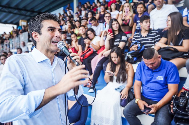 m dos mais importantes complexos esportivos da região e berço dos atletas paraenses, o Parque Aquático da Universidade do Estado do Pará (Uepa), foi reaberto nesta segunda-feira (10), em cerimônia presidida pelo governador do Estado, Helder Barbalho, e pelo reitor da Uepa, Rubens Cardoso. Há 3 anos, o espaço fechou para obras. A Universidade aguardava um recurso federal para execução dos serviços, mas no ano passado, a gestão atual retomou as obras com recursos próprios. Um investimento do tesouro Estadual de mais de R$ 2,4 milhões para devolver ao Estado o complexo. <div class='credito_fotos'>Foto: Marco Santos / Ag. Pará | <a href='/midias/2020/originais/5978_ecac6429-be26-12a8-74bb-4ac2c165ed32.jpg' download><i class='fa-solid fa-download'></i> Download</a></div>