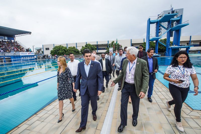 m dos mais importantes complexos esportivos da região e berço dos atletas paraenses, o Parque Aquático da Universidade do Estado do Pará (Uepa), foi reaberto nesta segunda-feira (10), em cerimônia presidida pelo governador do Estado, Helder Barbalho, e pelo reitor da Uepa, Rubens Cardoso. Há 3 anos, o espaço fechou para obras. A Universidade aguardava um recurso federal para execução dos serviços, mas no ano passado, a gestão atual retomou as obras com recursos próprios. Um investimento do tesouro Estadual de mais de R$ 2,4 milhões para devolver ao Estado o complexo. <div class='credito_fotos'>Foto: Marco Santos / Ag. Pará | <a href='/midias/2020/originais/5978_ffd4d95c-656b-7f2d-cced-3388325f6857.jpg' download><i class='fa-solid fa-download'></i> Download</a></div>