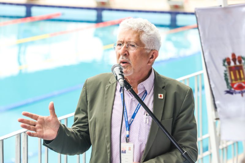 m dos mais importantes complexos esportivos da região e berço dos atletas paraenses, o Parque Aquático da Universidade do Estado do Pará (Uepa), foi reaberto nesta segunda-feira (10), em cerimônia presidida pelo governador do Estado, Helder Barbalho, e pelo reitor da Uepa, Rubens Cardoso. Há 3 anos, o espaço fechou para obras. A Universidade aguardava um recurso federal para execução dos serviços, mas no ano passado, a gestão atual retomou as obras com recursos próprios. Um investimento do tesouro Estadual de mais de R$ 2,4 milhões para devolver ao Estado o complexo. <div class='credito_fotos'>Foto: Marco Santos / Ag. Pará | <a href='/midias/2020/originais/5978_ffece595-89ad-32c3-e72f-623d13c69f54.jpg' download><i class='fa-solid fa-download'></i> Download</a></div>