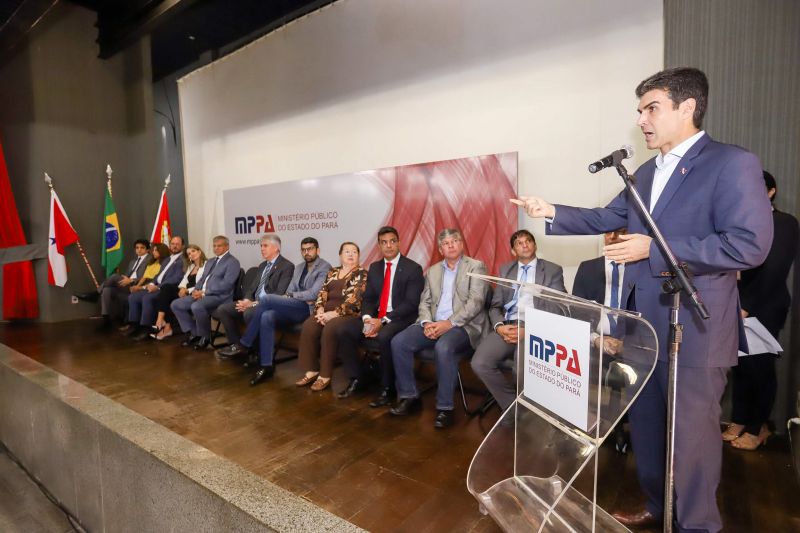 Nesta segunda feira (10), em Ananindeua, foi realizada a solenidade de entrega da reforma da sede do Ministério Público do município, que foi inaugurada há 25 anos. <div class='credito_fotos'>Foto: Marco Santos / Ag. Pará | <a href='/midias/2020/originais/5979_11e72513-f051-1bbd-7a38-59b3b94c365f.jpg' download><i class='fa-solid fa-download'></i> Download</a></div>