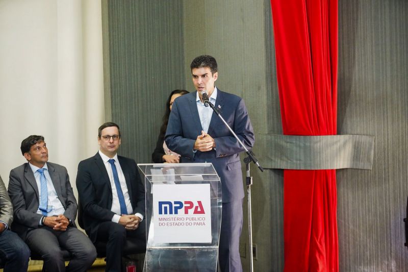 Nesta segunda feira (10), em Ananindeua, foi realizada a solenidade de entrega da reforma da sede do Ministério Público do município, que foi inaugurada há 25 anos. <div class='credito_fotos'>Foto: Marco Santos / Ag. Pará | <a href='/midias/2020/originais/5979_e3fb9f54-8227-8f26-bf2b-82bbd80c2428.jpg' download><i class='fa-solid fa-download'></i> Download</a></div>