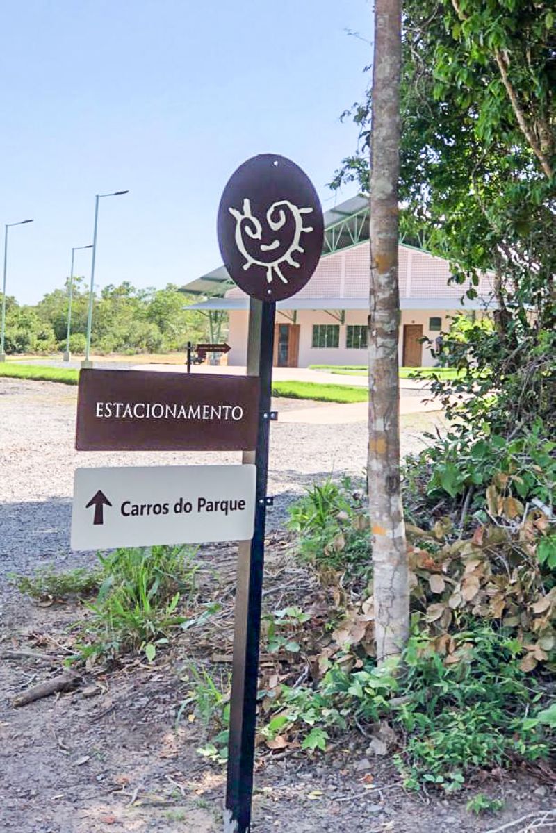 Placas de sinalização foram instaladas no Parque Estadual de Monte Alegre (Pema), no oeste paraense. A ação ocorreu entre no começo do mês, promovida pelo Instituto de Desenvolvimento Florestal e da Biodiversidade do Estado do Pará (Ideflor-bio), em parceria com a Secretaria de Estado de Meio Ambiente e Sustentabilidade (Semas) e o Instituto do Patrimônio Artístico e Nacional (Iphan). <div class='credito_fotos'>Foto: Socorro Almeida / Ideflor-Bio | <a href='/midias/2020/originais/5987_68c0e1e4-4d8d-7c7f-02a7-ae8d14744c9f.jpg' download><i class='fa-solid fa-download'></i> Download</a></div>