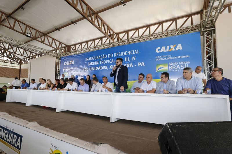 A história de luta por uma moradia digna para muitas famílias de Xinguara foi, finalmente, recompensada. Nesta quinta feira (13) houve o ato de entrega de 400 unidades do conjunto habitacional 'Jardim Tropical' I, II, III,IV para pessoas de baixa renda. <div class='credito_fotos'>Foto: Marcelo Seabra / Ag. Pará | <a href='/midias/2020/originais/5989_294a2622-8938-5169-8289-4075d6e30d55.jpg' download><i class='fa-solid fa-download'></i> Download</a></div>