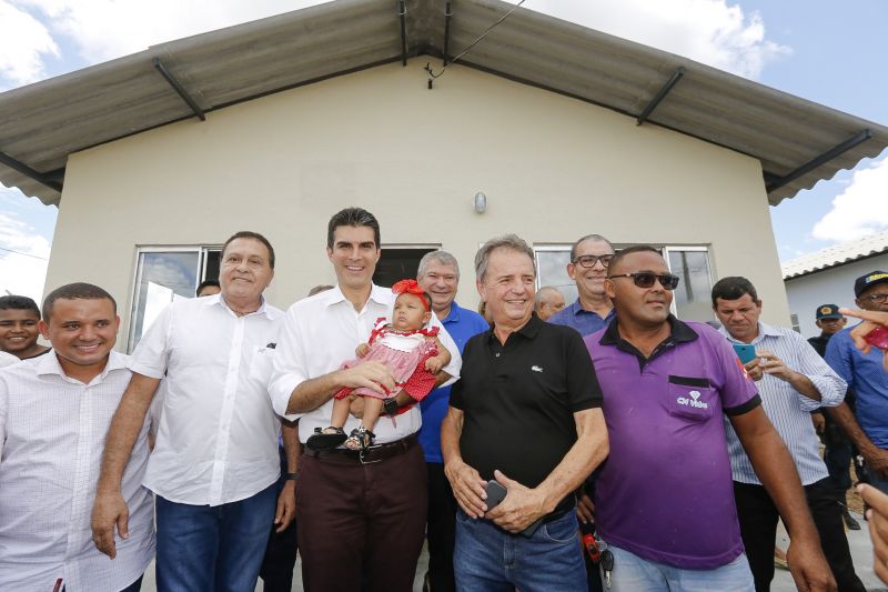 A história de luta por uma moradia digna para muitas famílias de Xinguara foi, finalmente, recompensada. Nesta quinta feira (13) houve o ato de entrega de 400 unidades do conjunto habitacional 'Jardim Tropical' I, II, III,IV para pessoas de baixa renda. <div class='credito_fotos'>Foto: Marcelo Seabra / Ag. Pará | <a href='/midias/2020/originais/5989_60fb8166-45a3-1334-5fd7-e67cb53360f7.jpg' download><i class='fa-solid fa-download'></i> Download</a></div>
