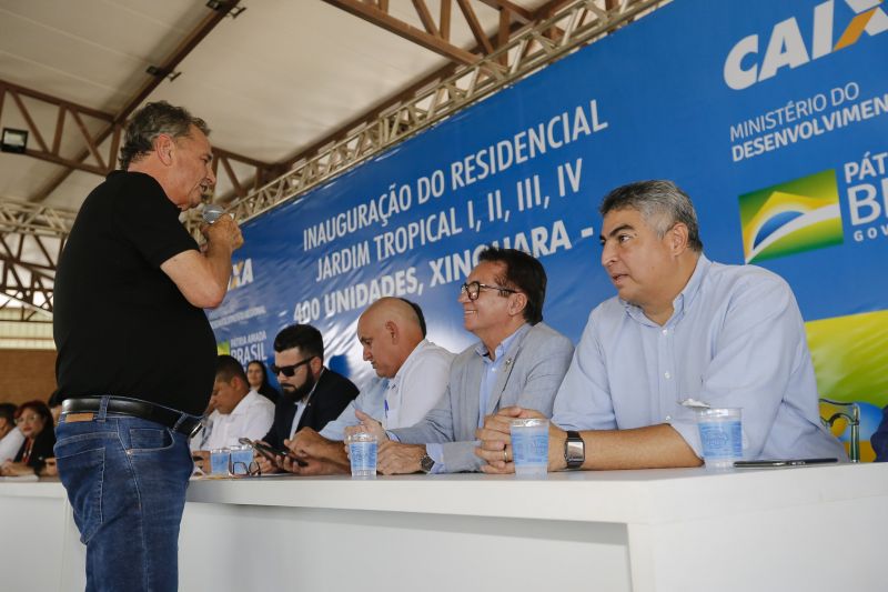 A história de luta por uma moradia digna para muitas famílias de Xinguara foi, finalmente, recompensada. Nesta quinta feira (13) houve o ato de entrega de 400 unidades do conjunto habitacional 'Jardim Tropical' I, II, III,IV para pessoas de baixa renda. <div class='credito_fotos'>Foto: Marcelo Seabra / Ag. Pará | <a href='/midias/2020/originais/5989_852302c8-ae38-70cd-bc03-010e0611cc82.jpg' download><i class='fa-solid fa-download'></i> Download</a></div>