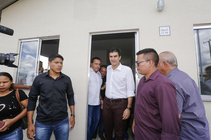 A história de luta por uma moradia digna para muitas famílias de Xinguara foi, finalmente, recompensada. Nesta quinta feira (13) houve o ato de entrega de 400 unidades do conjunto habitacional 'Jardim Tropical' I, II, III,IV para pessoas de baixa renda. <div class='credito_fotos'>Foto: Marcelo Seabra / Ag. Pará | <a href='/midias/2020/originais/5989_86b521d6-be9f-cfbd-2bd3-5a4f2e203595.jpg' download><i class='fa-solid fa-download'></i> Download</a></div>