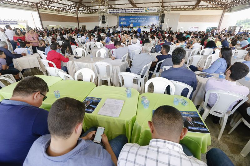 A história de luta por uma moradia digna para muitas famílias de Xinguara foi, finalmente, recompensada. Nesta quinta feira (13) houve o ato de entrega de 400 unidades do conjunto habitacional 'Jardim Tropical' I, II, III,IV para pessoas de baixa renda. <div class='credito_fotos'>Foto: Marcelo Seabra / Ag. Pará | <a href='/midias/2020/originais/5989_a8912638-fac0-5c4f-6b9b-5c4295f3c171.jpg' download><i class='fa-solid fa-download'></i> Download</a></div>