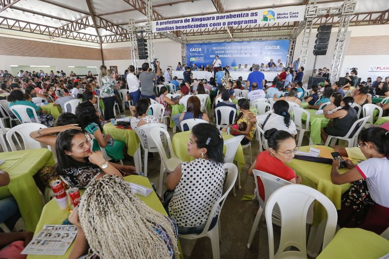 A história de luta por uma moradia digna para muitas famílias de Xinguara foi, finalmente, recompensada. Nesta quinta feira (13) houve o ato de entrega de 400 unidades do conjunto habitacional 'Jardim Tropical' I, II, III,IV para pessoas de baixa renda. <div class='credito_fotos'>Foto: Marcelo Seabra / Ag. Pará | <a href='/midias/2020/originais/5989_b2af7eab-ff30-a2a7-5901-e9b067792f82.jpg' download><i class='fa-solid fa-download'></i> Download</a></div>