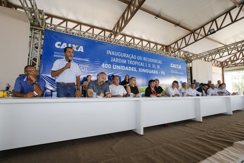 A história de luta por uma moradia digna para muitas famílias de Xinguara foi, finalmente, recompensada. Nesta quinta feira (13) houve o ato de entrega de 400 unidades do conjunto habitacional 'Jardim Tropical' I, II, III,IV para pessoas de baixa renda. <div class='credito_fotos'>Foto: Marcelo Seabra / Ag. Pará | <a href='/midias/2020/originais/5989_dc6fafd2-2742-ba0d-3c26-9499f572fb3b.jpg' download><i class='fa-solid fa-download'></i> Download</a></div>
