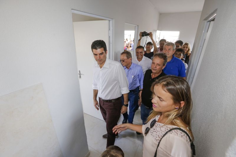 A história de luta por uma moradia digna para muitas famílias de Xinguara foi, finalmente, recompensada. Nesta quinta feira (13) houve o ato de entrega de 400 unidades do conjunto habitacional 'Jardim Tropical' I, II, III,IV para pessoas de baixa renda. <div class='credito_fotos'>Foto: Marcelo Seabra / Ag. Pará | <a href='/midias/2020/originais/5989_e03fcdcc-b8db-a614-4963-51d0bba440e5.jpg' download><i class='fa-solid fa-download'></i> Download</a></div>