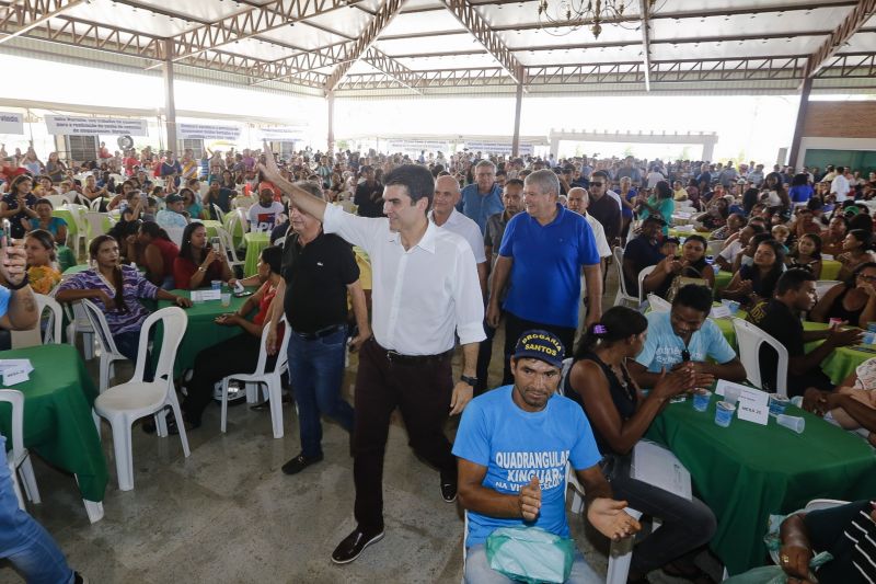 A história de luta por uma moradia digna para muitas famílias de Xinguara foi, finalmente, recompensada. Nesta quinta feira (13) houve o ato de entrega de 400 unidades do conjunto habitacional 'Jardim Tropical' I, II, III,IV para pessoas de baixa renda.