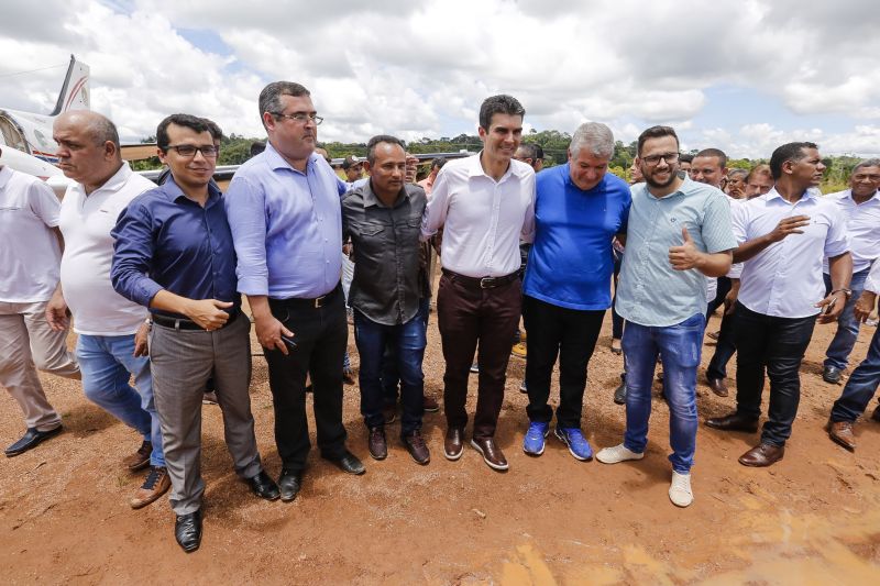 A história de luta por uma moradia digna para muitas famílias de Xinguara foi, finalmente, recompensada. Nesta quinta feira (13) houve o ato de entrega de 400 unidades do conjunto habitacional 'Jardim Tropical' I, II, III,IV para pessoas de baixa renda. <div class='credito_fotos'>Foto: Marcelo Seabra / Ag. Pará | <a href='/midias/2020/originais/5989_fa891fd9-faab-0044-8b97-8d3b861298c1.jpg' download><i class='fa-solid fa-download'></i> Download</a></div>