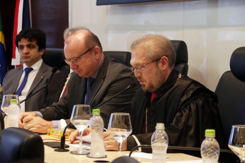 Ministério Público de Contas do Estado do Pará - Sessão Solene de Posse - Procurador Geral <div class='credito_fotos'>Foto: Bruno Cecim / Ag.Pará | <a href='/midias/2020/originais/5996_5a5b98c4-5309-f021-5e83-5a1f6960d953.jpg' download><i class='fa-solid fa-download'></i> Download</a></div>