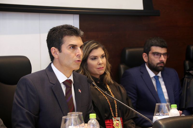 Ministério Público de Contas do Estado do Pará - Sessão Solene de Posse - Procurador Geral <div class='credito_fotos'>Foto: Bruno Cecim / Ag.Pará | <a href='/midias/2020/originais/5996_8e92e626-636a-9cd1-ab0e-c865e162df16.jpg' download><i class='fa-solid fa-download'></i> Download</a></div>