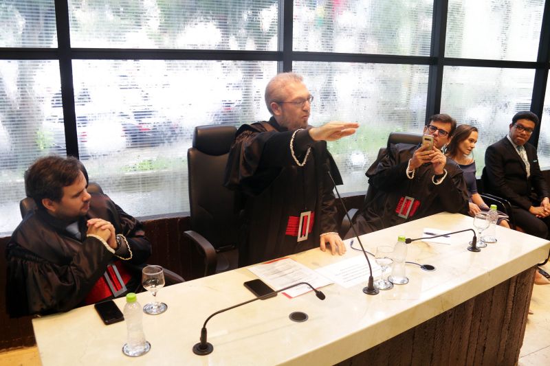 Ministério Público de Contas do Estado do Pará - Sessão Solene de Posse - Procurador Geral <div class='credito_fotos'>Foto: Bruno Cecim / Ag.Pará | <a href='/midias/2020/originais/5996_a2753a50-b221-7348-8a0f-a3958feb9cdf.jpg' download><i class='fa-solid fa-download'></i> Download</a></div>