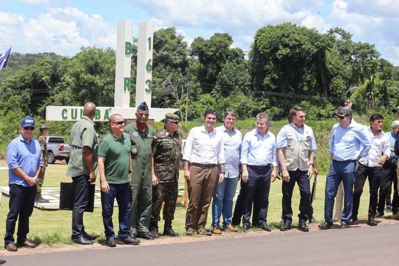 BR - 163
Inauguração da Br 163 Pá/Mt em Cachoeira da serra distrito de Altamira Fotos Marco Santos/ agpara <div class='credito_fotos'>Foto: Marco Santos / Ag. Pará   |   <a href='/midias/2020/originais/5998_d4c9d591-51ba-810d-423a-93828a54a6d6.jpg' download><i class='fa-solid fa-download'></i> Download</a></div>