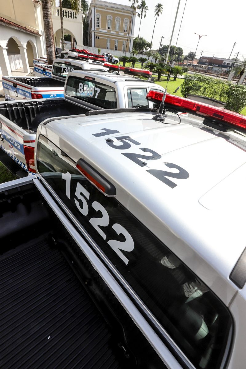 O Governo do Estado, em parceria com a Secretaria Nacional de Segurança Pública (Senasp), realizou nesta segunda (17), no Palácio do Governo, o ato de entrega de 12 caminhonetes pick-ups para a Polícia Militar do Pará. <div class='credito_fotos'>Foto: Marco Santos / Ag. Pará | <a href='/midias/2020/originais/6000_131a2b9e-3394-eeb1-4bf4-8dacf5ba789a.jpg' download><i class='fa-solid fa-download'></i> Download</a></div>