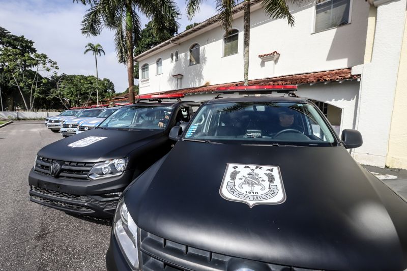 O Governo do Estado, em parceria com a Secretaria Nacional de Segurança Pública (Senasp), realizou nesta segunda (17), no Palácio do Governo, o ato de entrega de 12 caminhonetes pick-ups para a Polícia Militar do Pará. <div class='credito_fotos'>Foto: Marco Santos / Ag. Pará | <a href='/midias/2020/originais/6000_15fdaa88-6f37-165a-8010-43caa49afcac.jpg' download><i class='fa-solid fa-download'></i> Download</a></div>