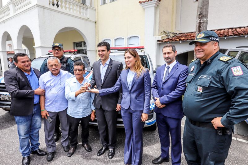 O Governo do Estado, em parceria com a Secretaria Nacional de Segurança Pública (Senasp), realizou nesta segunda (17), no Palácio do Governo, o ato de entrega de 12 caminhonetes pick-ups para a Polícia Militar do Pará. <div class='credito_fotos'>Foto: Marco Santos / Ag. Pará | <a href='/midias/2020/originais/6000_3e54eae3-3dd3-e237-ad7c-1f22441adf2a.jpg' download><i class='fa-solid fa-download'></i> Download</a></div>