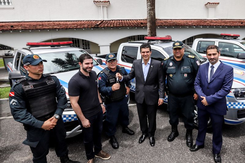 O Governo do Estado, em parceria com a Secretaria Nacional de Segurança Pública (Senasp), realizou nesta segunda (17), no Palácio do Governo, o ato de entrega de 12 caminhonetes pick-ups para a Polícia Militar do Pará. <div class='credito_fotos'>Foto: Marco Santos / Ag. Pará | <a href='/midias/2020/originais/6000_434d6b55-f485-dde5-9fb2-fbec99df559f.jpg' download><i class='fa-solid fa-download'></i> Download</a></div>