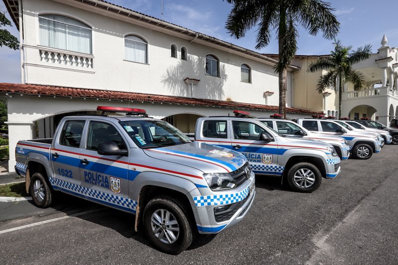 O Governo do Estado, em parceria com a Secretaria Nacional de Segurança Pública (Senasp), realizou nesta segunda (17), no Palácio do Governo, o ato de entrega de 12 caminhonetes pick-ups para a Polícia Militar do Pará. <div class='credito_fotos'>Foto: Marco Santos / Ag. Pará | <a href='/midias/2020/originais/6000_4463d596-0fce-4a93-461b-87c0ac6e27eb.jpg' download><i class='fa-solid fa-download'></i> Download</a></div>