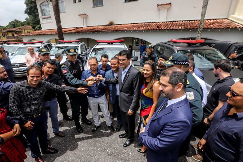 O Governo do Estado, em parceria com a Secretaria Nacional de Segurança Pública (Senasp), realizou nesta segunda (17), no Palácio do Governo, o ato de entrega de 12 caminhonetes pick-ups para a Polícia Militar do Pará. <div class='credito_fotos'>Foto: Marco Santos / Ag. Pará | <a href='/midias/2020/originais/6000_4593dd05-23ac-6396-6ef3-8c66889b1798.jpg' download><i class='fa-solid fa-download'></i> Download</a></div>