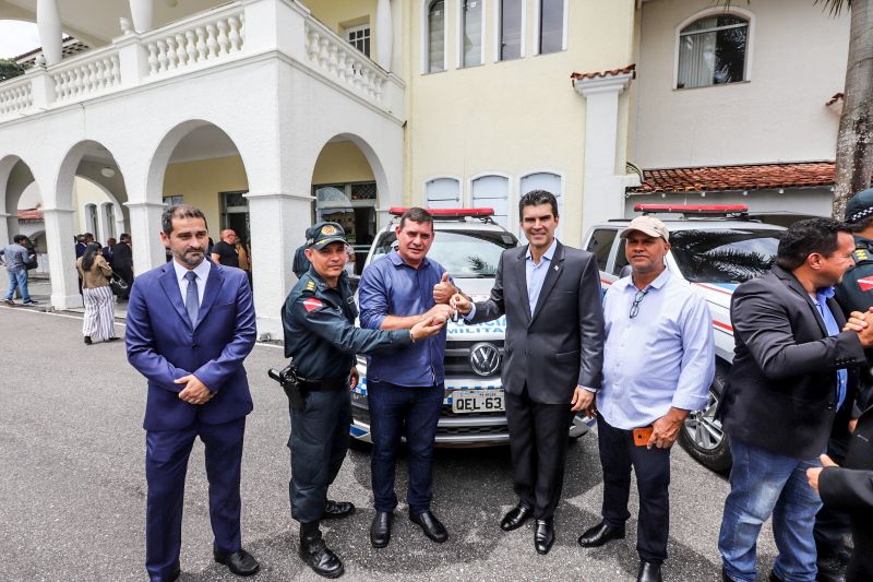 O Governo do Estado, em parceria com a Secretaria Nacional de Segurança Pública (Senasp), realizou nesta segunda (17), no Palácio do Governo, o ato de entrega de 12 caminhonetes pick-ups para a Polícia Militar do Pará. <div class='credito_fotos'>Foto: Marco Santos / Ag. Pará | <a href='/midias/2020/originais/6000_a2b00e00-e252-7dbb-72cb-ccf365468c00.jpg' download><i class='fa-solid fa-download'></i> Download</a></div>